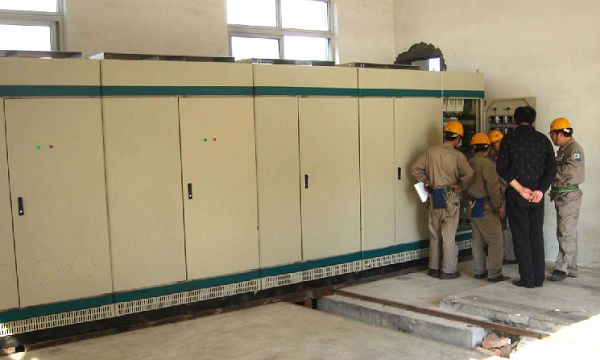 萬邦永躍兩臺1200KVA岸電電源現(xiàn)場調(diào)試2.jpg 萬邦永躍兩臺1200KVA岸電電源現(xiàn)場調(diào)試2.jpg